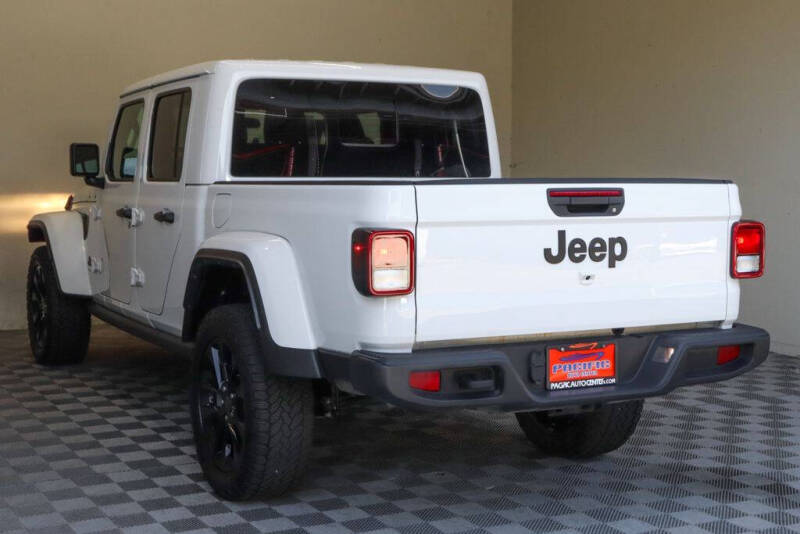 2025 Jeep Gladiator NightHawk