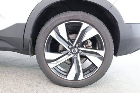 2024 Volvo XC40 B5 Plus Dark Theme