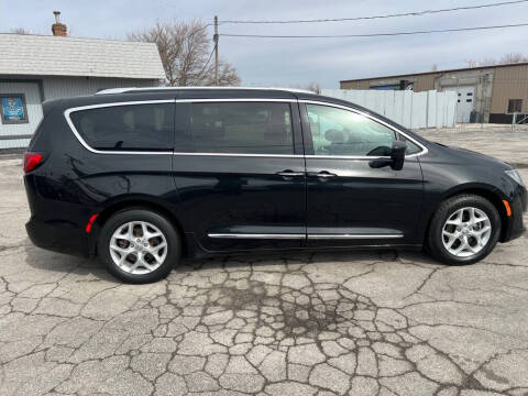 2017 Chrysler Pacifica Touring-L Plus