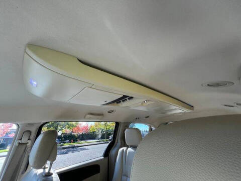 2013 Chrysler Town and Country Touring