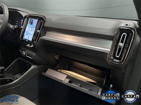 2025 Volvo XC40 B5 Core Bright Theme