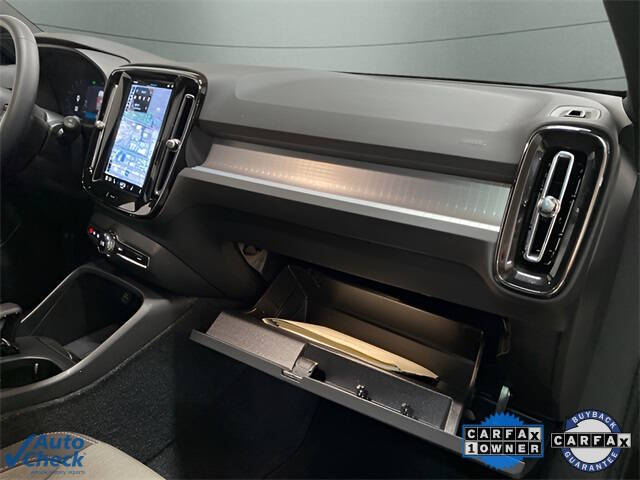 2025 Volvo XC40 B5 Core Bright Theme