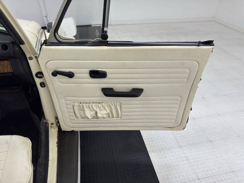 1977 Volkswagen Super Beetle