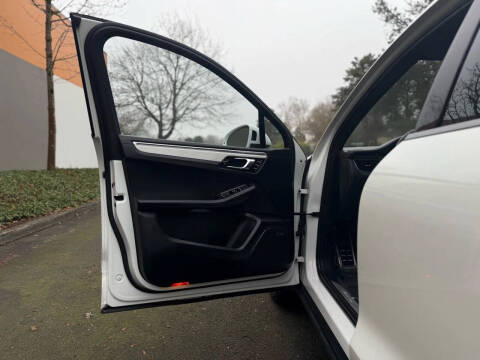 2017 Porsche Macan S