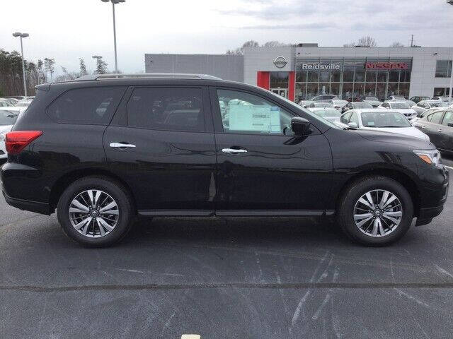 2019 Nissan Pathfinder SV