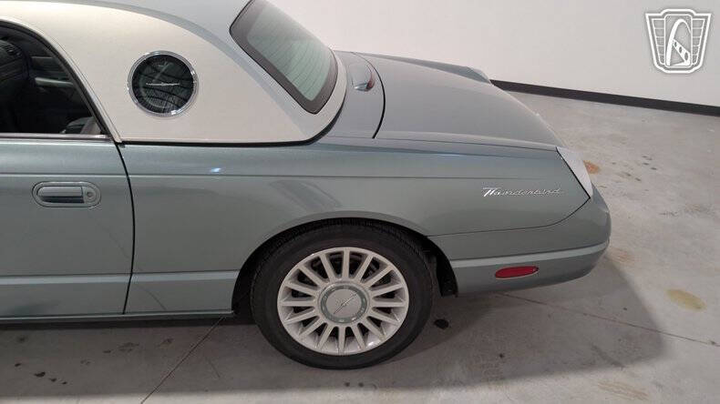 2004 Ford Thunderbird