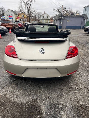 2013 Volkswagen Beetle Convertible 2.5L 70s Edition