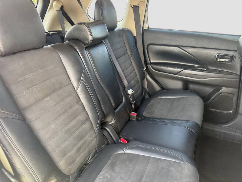 2020 Mitsubishi Outlander SE