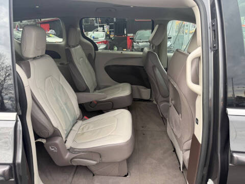 2017 Chrysler Pacifica Touring Plus