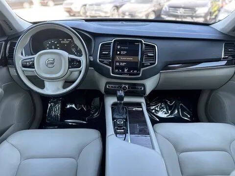2017 Volvo XC90 T6 Momentum
