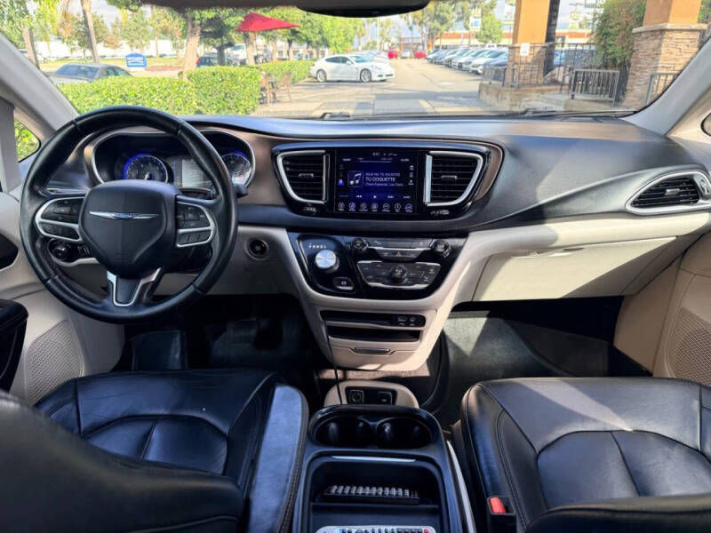 2017 Chrysler Pacifica Touring-L