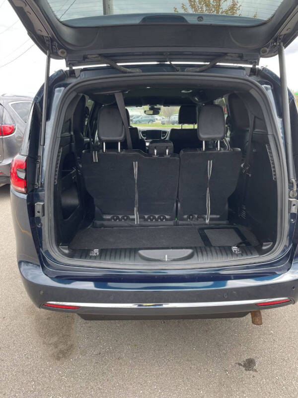 2025 Chrysler Pacifica Select