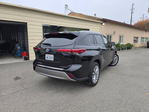 2023 Toyota Highlander Platinum