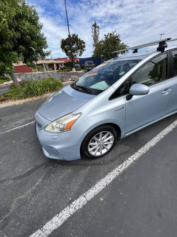 2013 Toyota Prius v Five