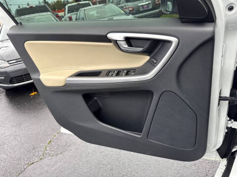 2016 Volvo XC60 T6 Drive-E