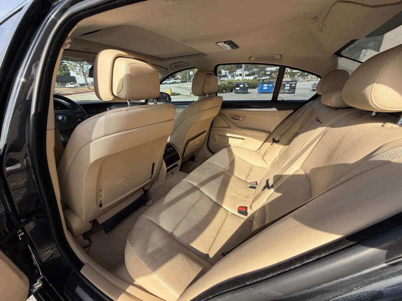 2011 BMW 5 Series 528i