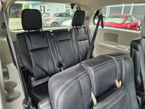 2016 Chrysler Town and Country Touring