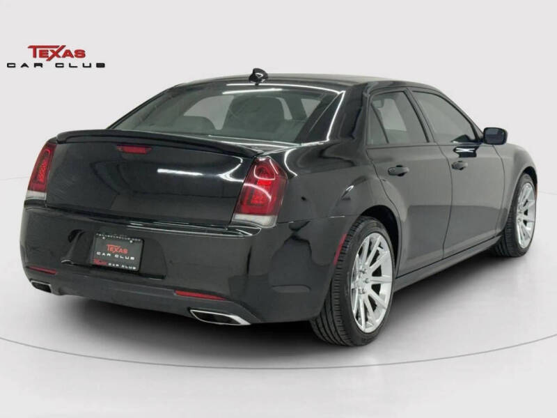 2016 Chrysler 300