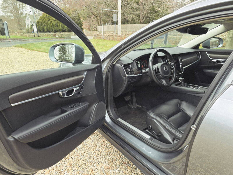 2018 Volvo V90 Cross Country T6