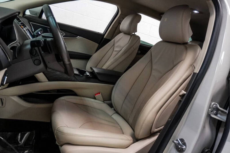 2019 Lincoln Nautilus Select