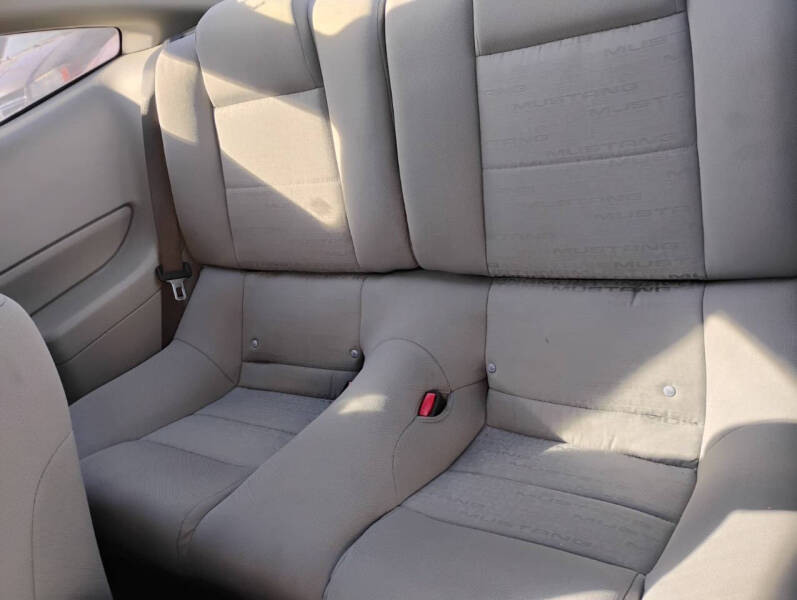 2007 Ford Mustang V6 Deluxe