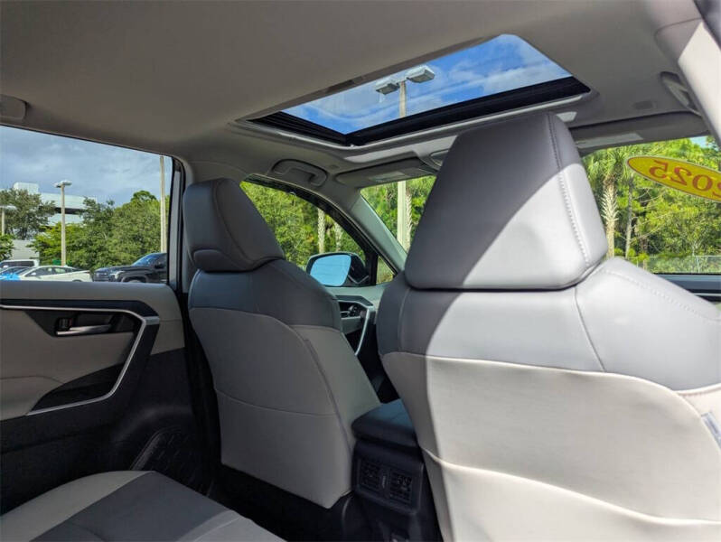 2025 Toyota RAV4 Hybrid XLE Premium