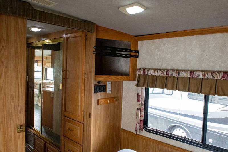 2000 Freightliner XC Chassis