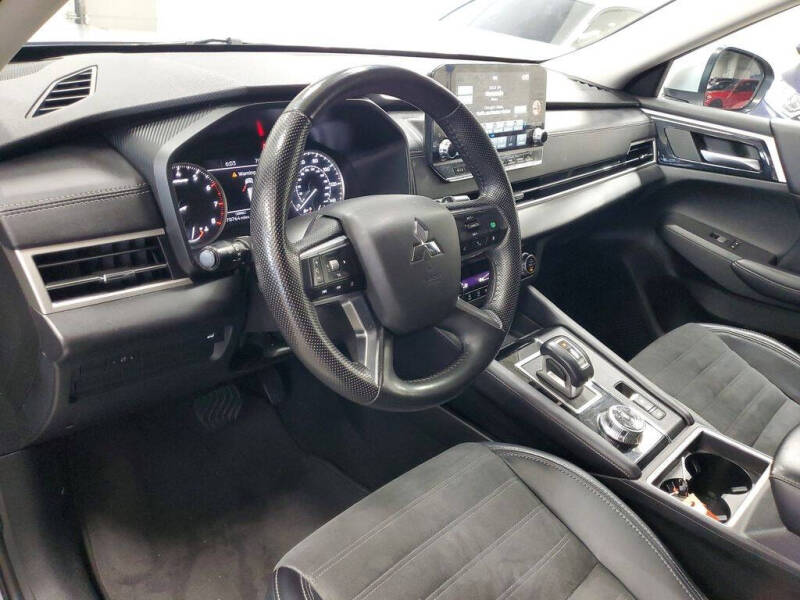 2024 Mitsubishi Outlander SE