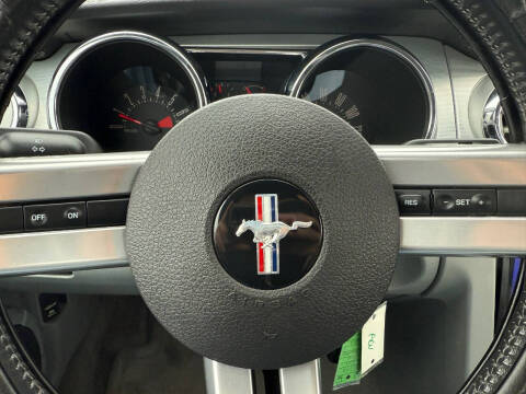 2005 Ford Mustang V6 Deluxe