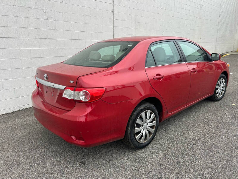 2013 Toyota Corolla LE photo 5