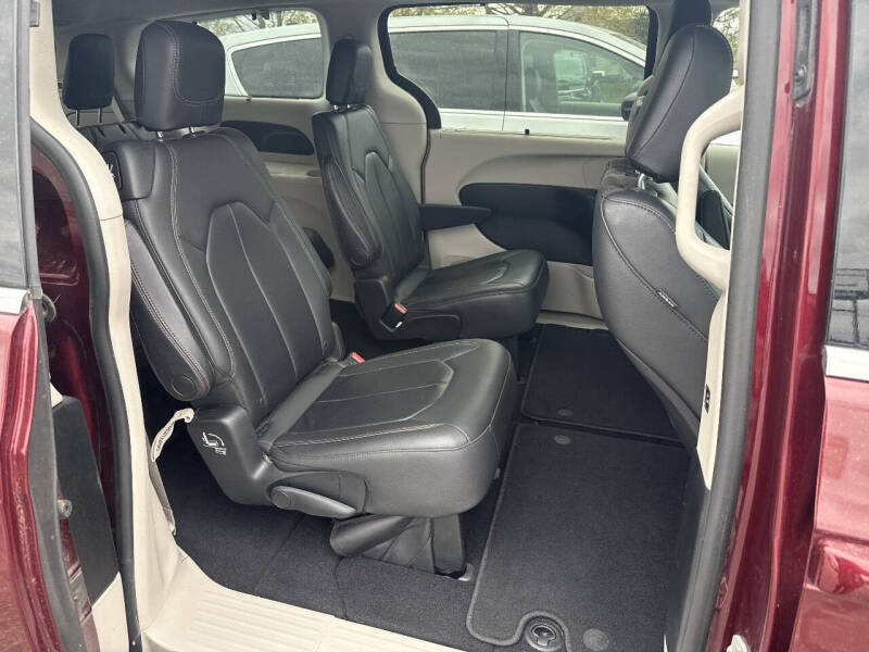 2017 Chrysler Pacifica Touring-L