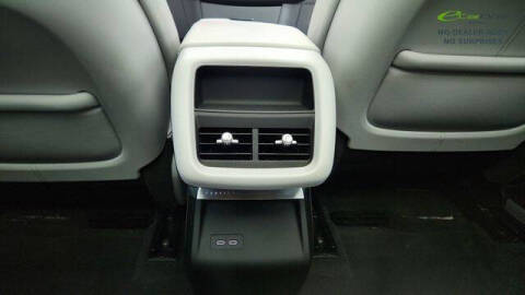 2024 Cadillac LYRIQ Luxury 1