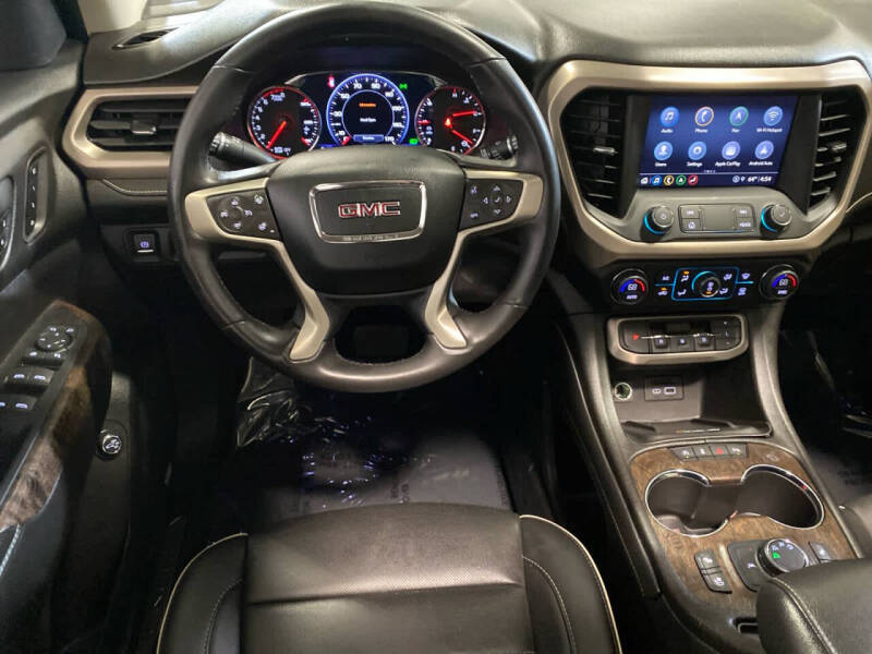 2022 GMC Acadia Denali
