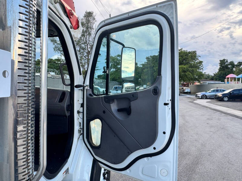 2017 Freightliner M2 106