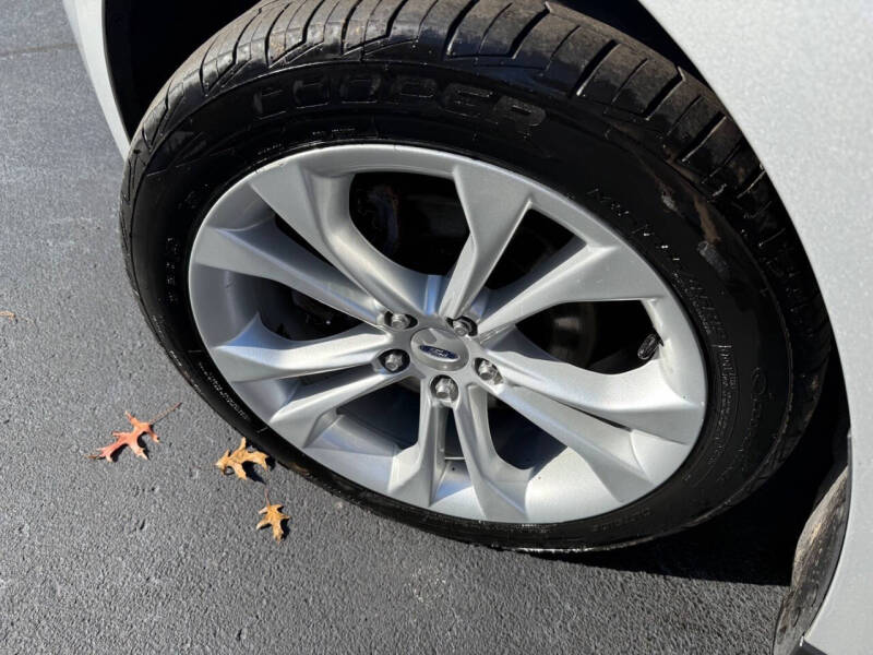 2013 Ford Taurus SEL