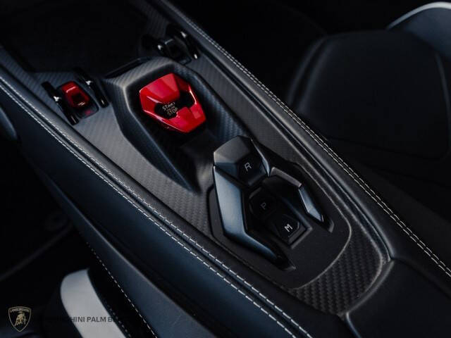 2024 Lamborghini Revuelto