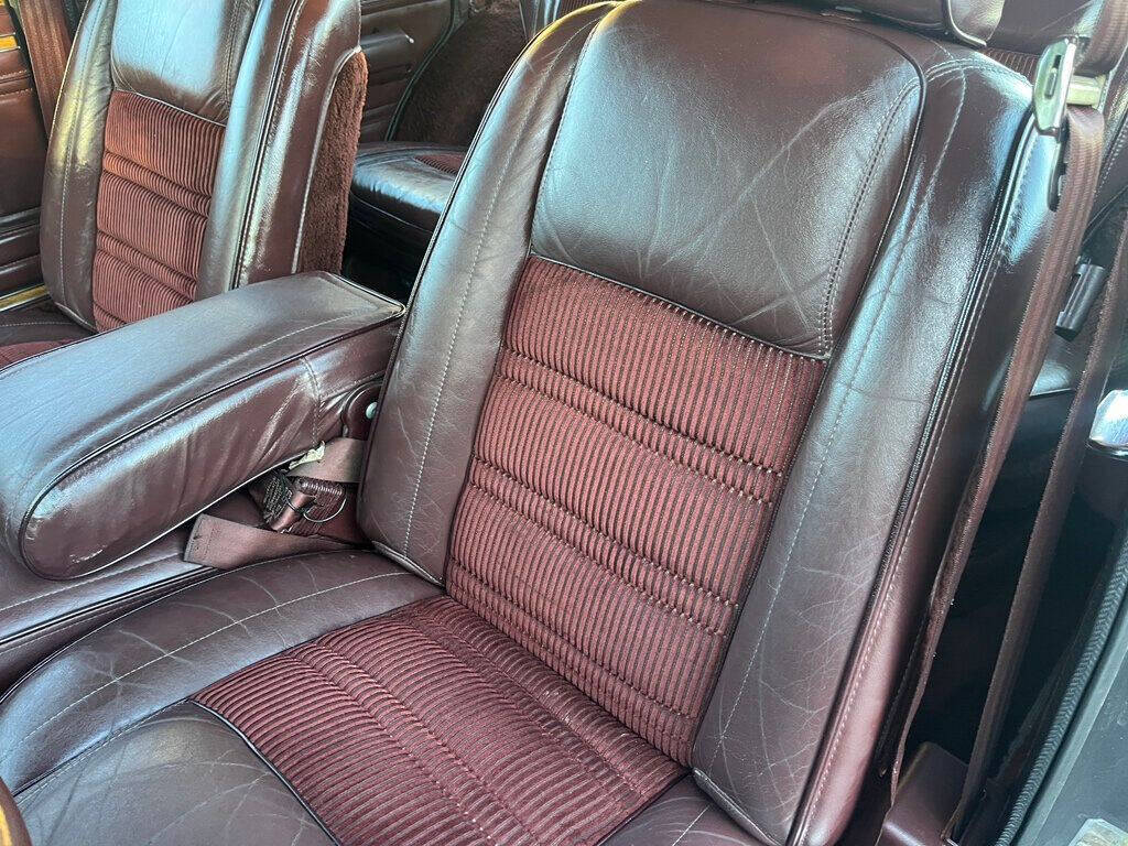 1989 Jeep Grand Wagoneer 64