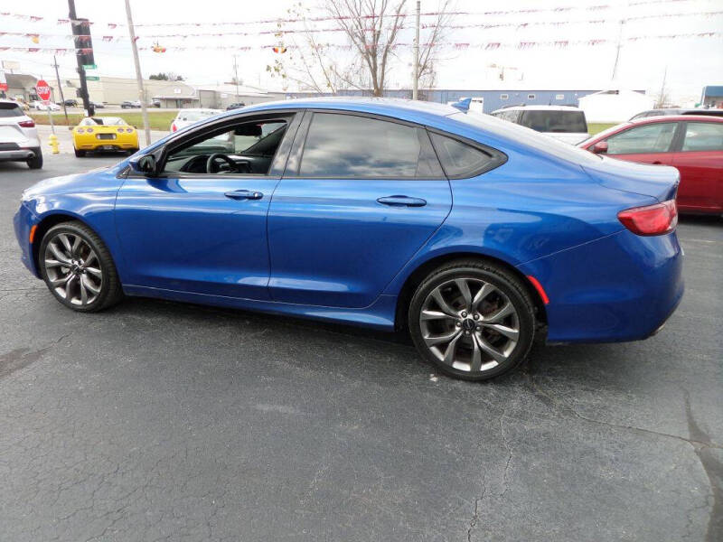 2016 Chrysler 200 S photo 5