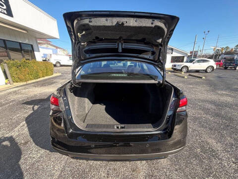 2021 Nissan Versa SR