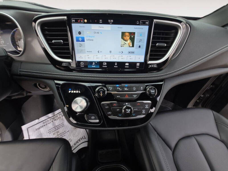 2025 Chrysler Pacifica Select
