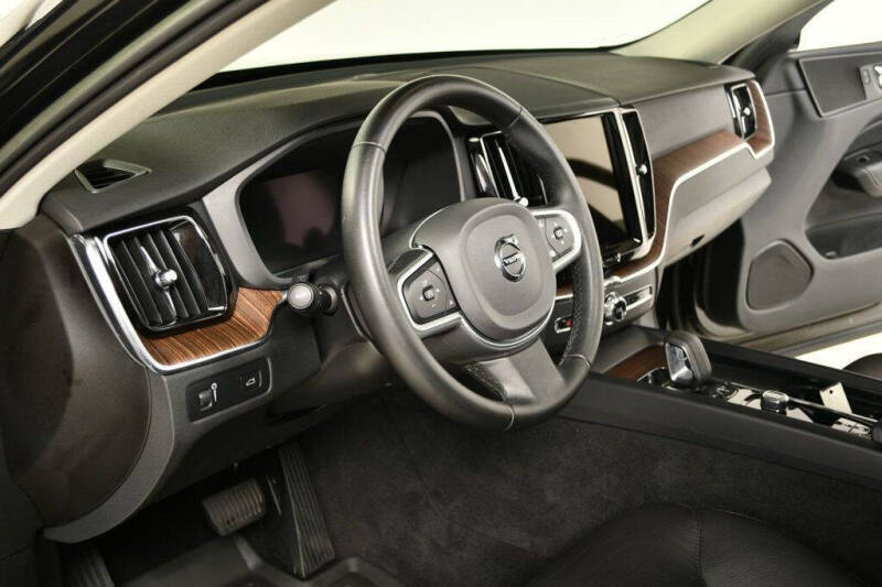 2022 Volvo XC60 B5 Momentum