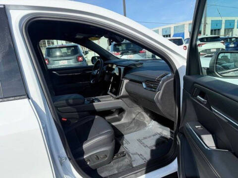 2024 GMC Acadia Elevation