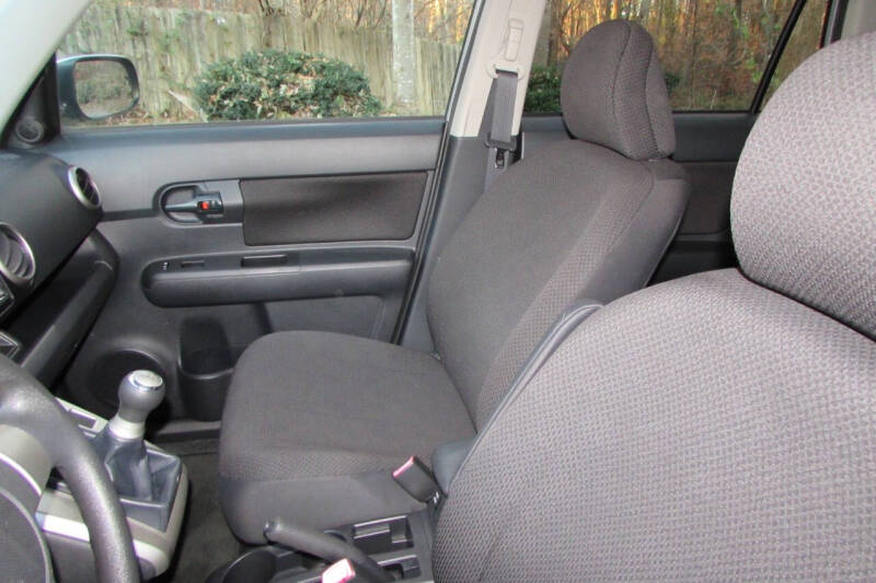 2010 Scion xB Base photo 19