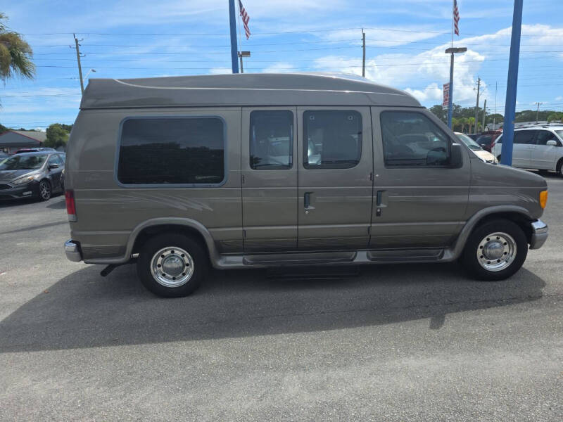 2003 Ford E-Series E-250 SD