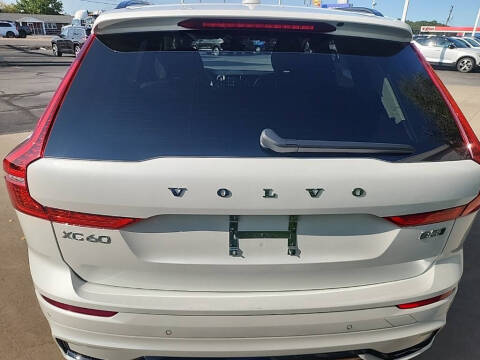 2025 Volvo XC60 B5 Plus Dark Theme