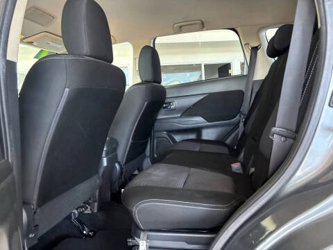 2017 Mitsubishi Outlander ES