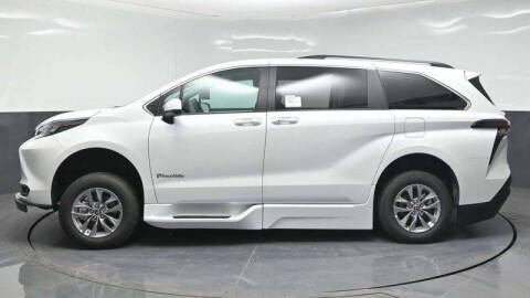 2025 Toyota Sienna XLE 7-Passenger