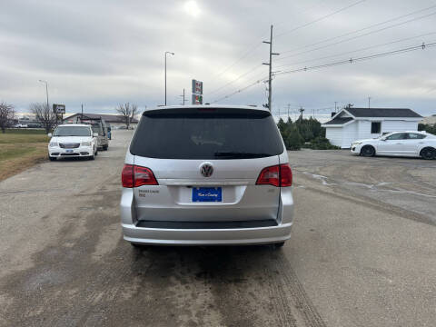 2011 Volkswagen Routan SE