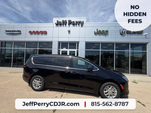 2027 Chrysler Pacifica Select