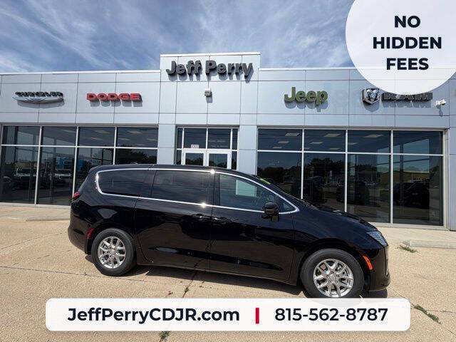 2027 Chrysler Pacifica Select